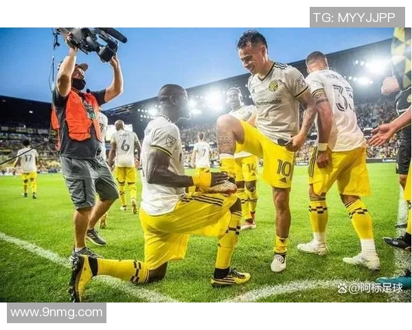 亚特兰大联与木材的激烈对决揭示了足球战术的魅力与团队合作的重要性